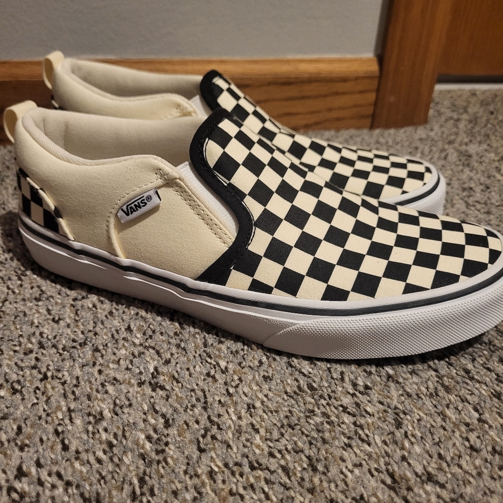 Womens/girls cream and black checkered vans